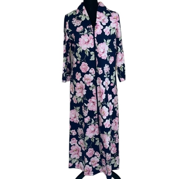 🆕Miss Elaine Essentials Knit Long Front Zip Robe Navy/Pink Roses Size S - Picture 2 of 11